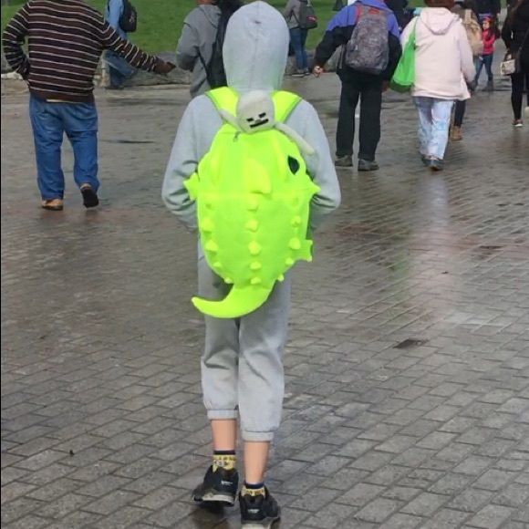 ✨SOLD✨Fun school/party green neon dinosaur backpack - Picture 2 of 7